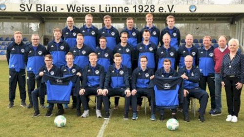 Erste  Mannschaft im neuen Outfit