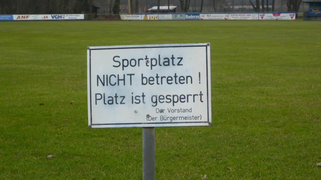 Fußballpause wurde für Rasenpflege genutzt!